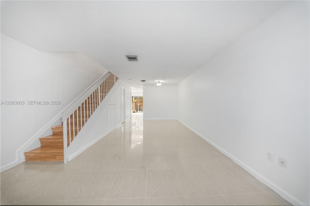 For Sale: $385,000 (2 beds, 2 baths, 1100 Square Feet)