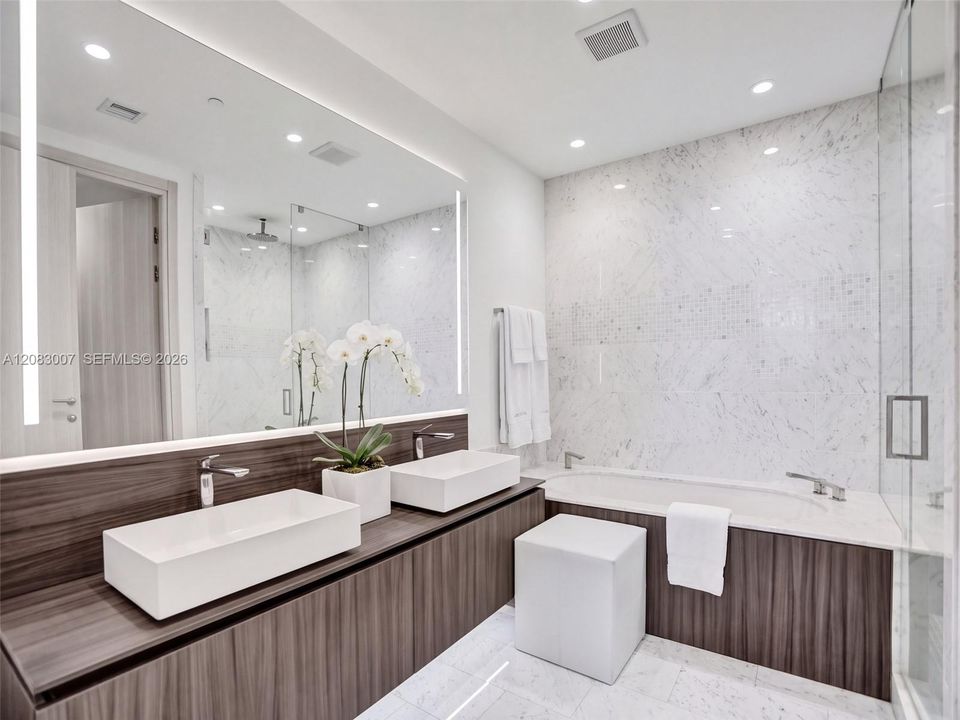 For Sale: $2,770,000 (3 beds, 3 baths, 2076 Square Feet)