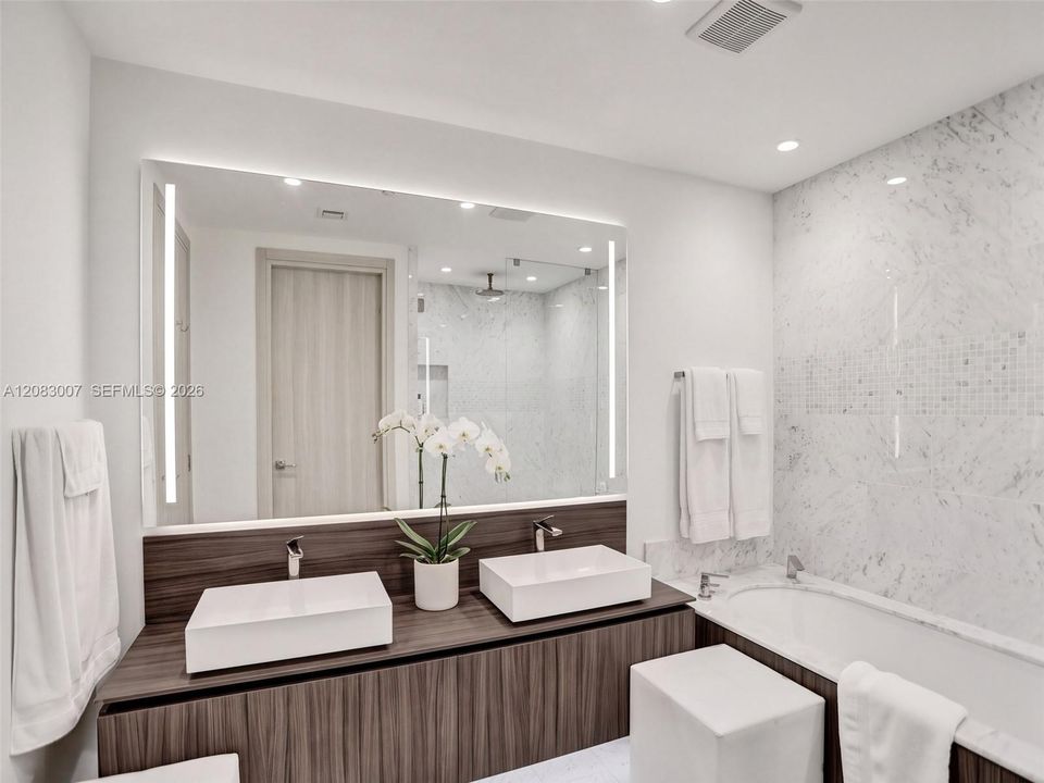 For Sale: $2,770,000 (3 beds, 3 baths, 2076 Square Feet)