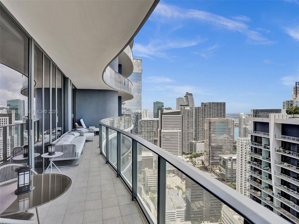 For Sale: $2,770,000 (3 beds, 3 baths, 2076 Square Feet)