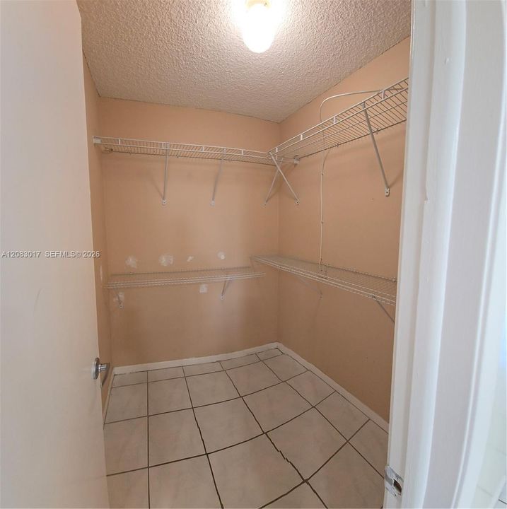 For Sale: $320,000 (2 beds, 2 baths, 1334 Square Feet)