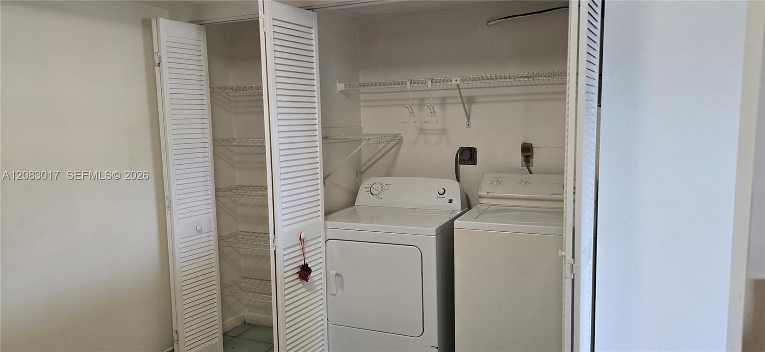 For Sale: $320,000 (2 beds, 2 baths, 1334 Square Feet)