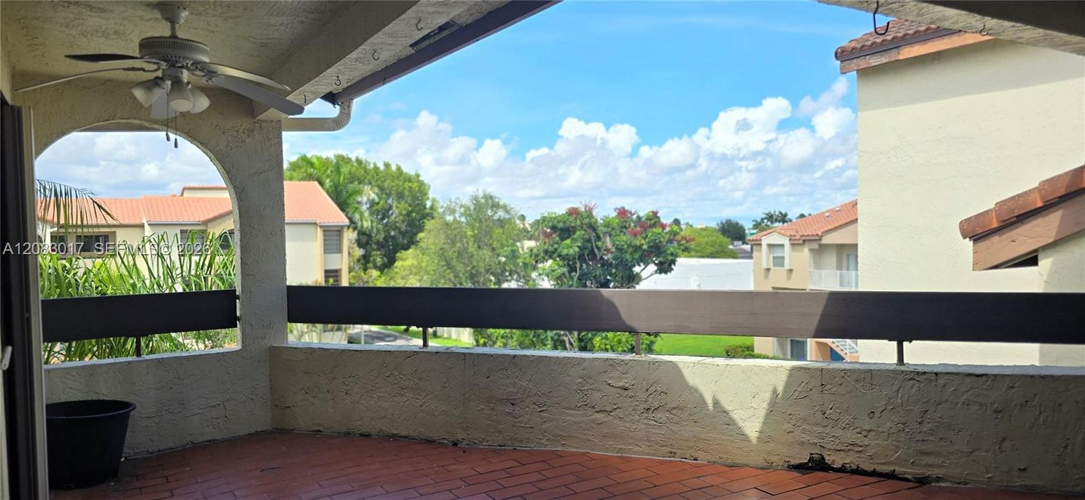 For Sale: $320,000 (2 beds, 2 baths, 1334 Square Feet)
