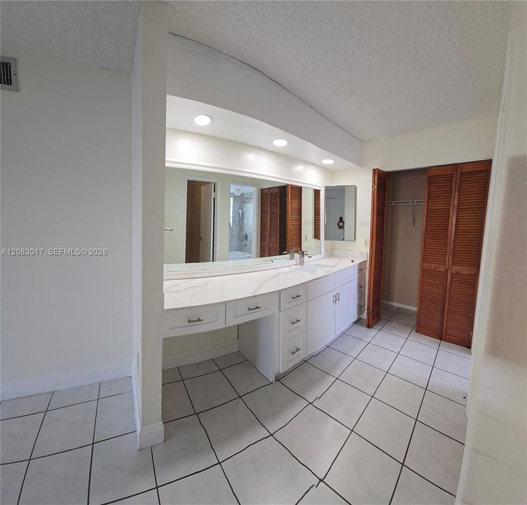 For Sale: $320,000 (2 beds, 2 baths, 1334 Square Feet)