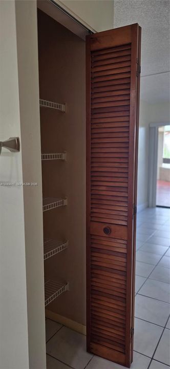 For Sale: $320,000 (2 beds, 2 baths, 1334 Square Feet)