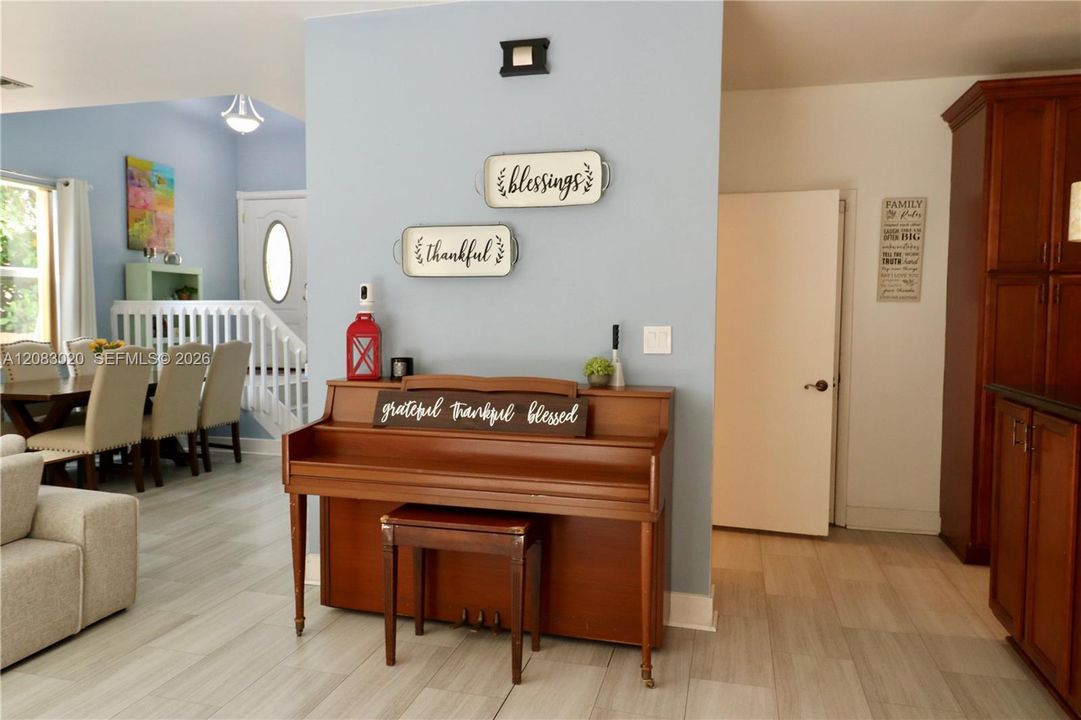 For Rent: $4,500 (4 beds, 2 baths, 2081 Square Feet)