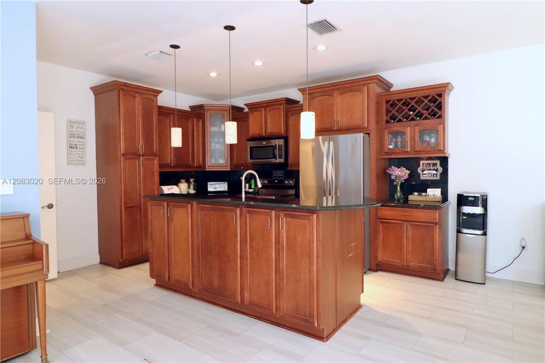 For Rent: $4,500 (4 beds, 2 baths, 2081 Square Feet)
