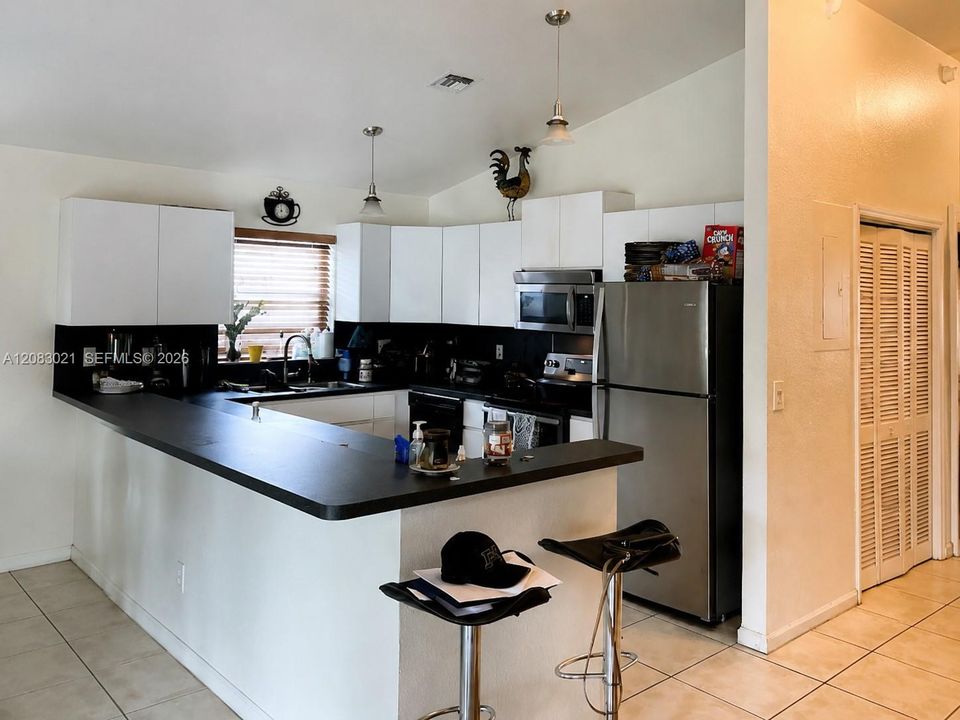 For Rent: $3,500 (3 beds, 2 baths, 1488 Square Feet)