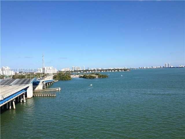 For Rent: $2,900 (2 beds, 1 baths, 907 Square Feet)