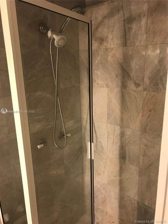 For Rent: $2,900 (2 beds, 1 baths, 907 Square Feet)