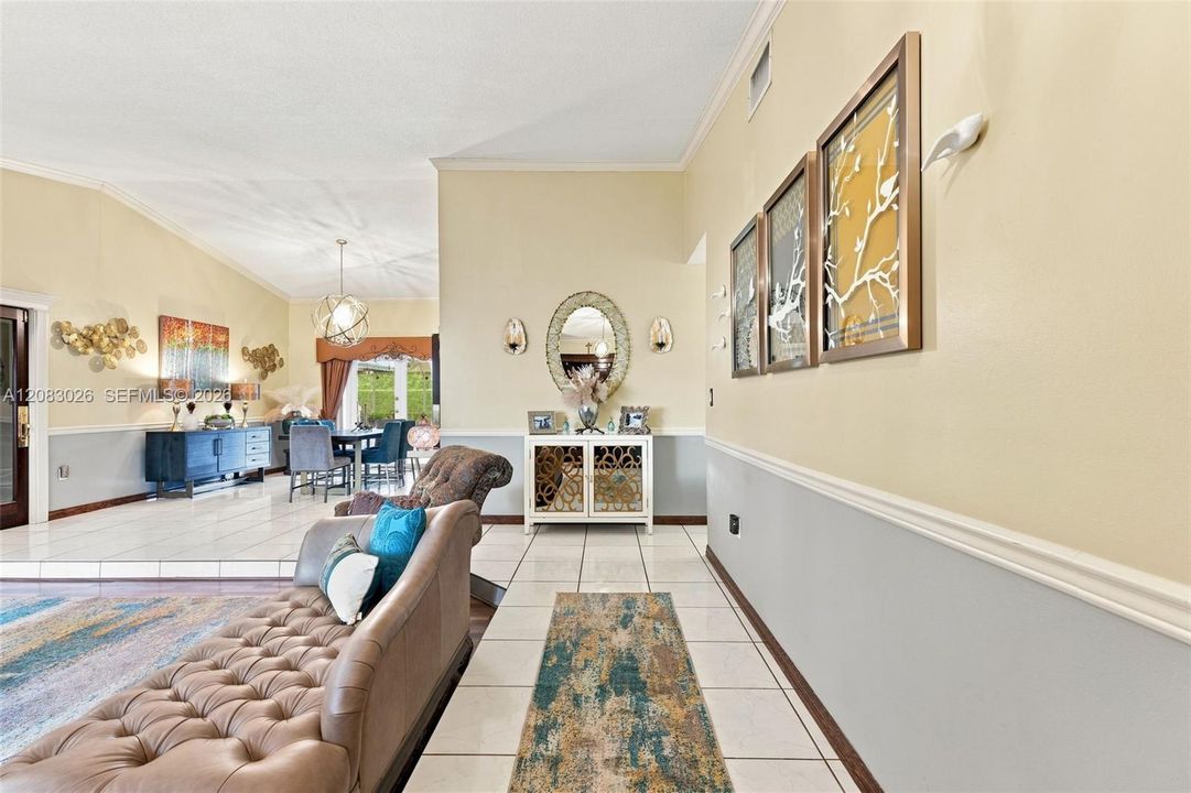 En Venta: $899,000 (4 camas, 3 baños, 2993 Pies cuadrados)