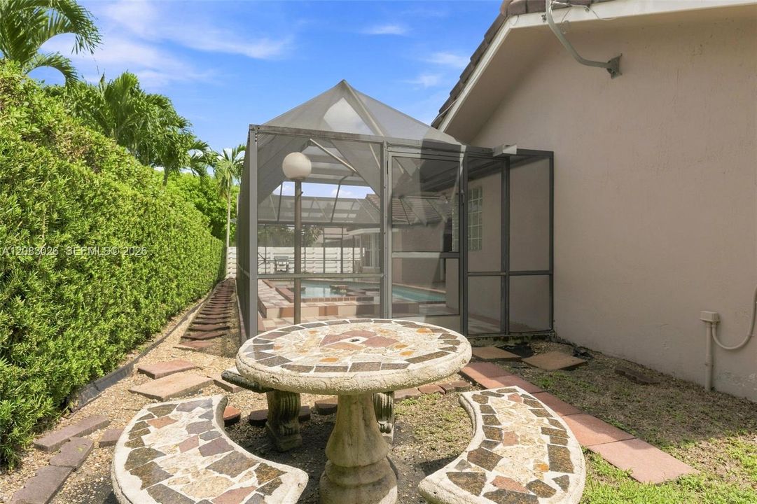 En Venta: $899,000 (4 camas, 3 baños, 2993 Pies cuadrados)