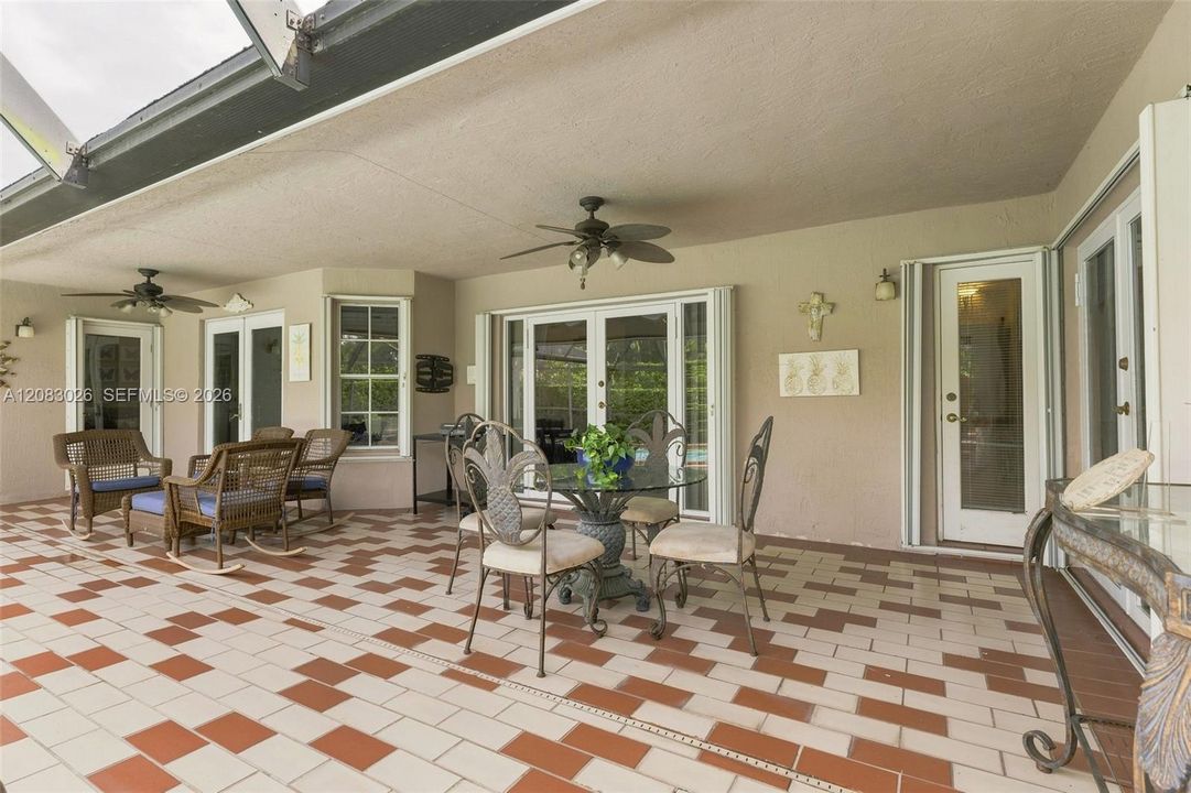 En Venta: $899,000 (4 camas, 3 baños, 2993 Pies cuadrados)