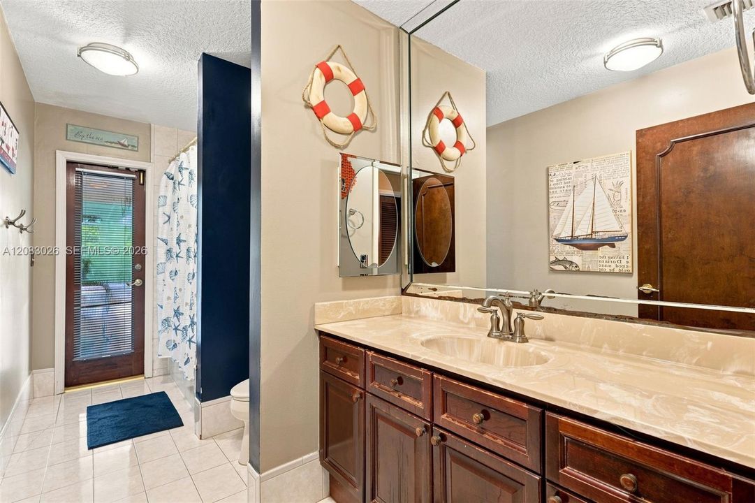 En Venta: $899,000 (4 camas, 3 baños, 2993 Pies cuadrados)