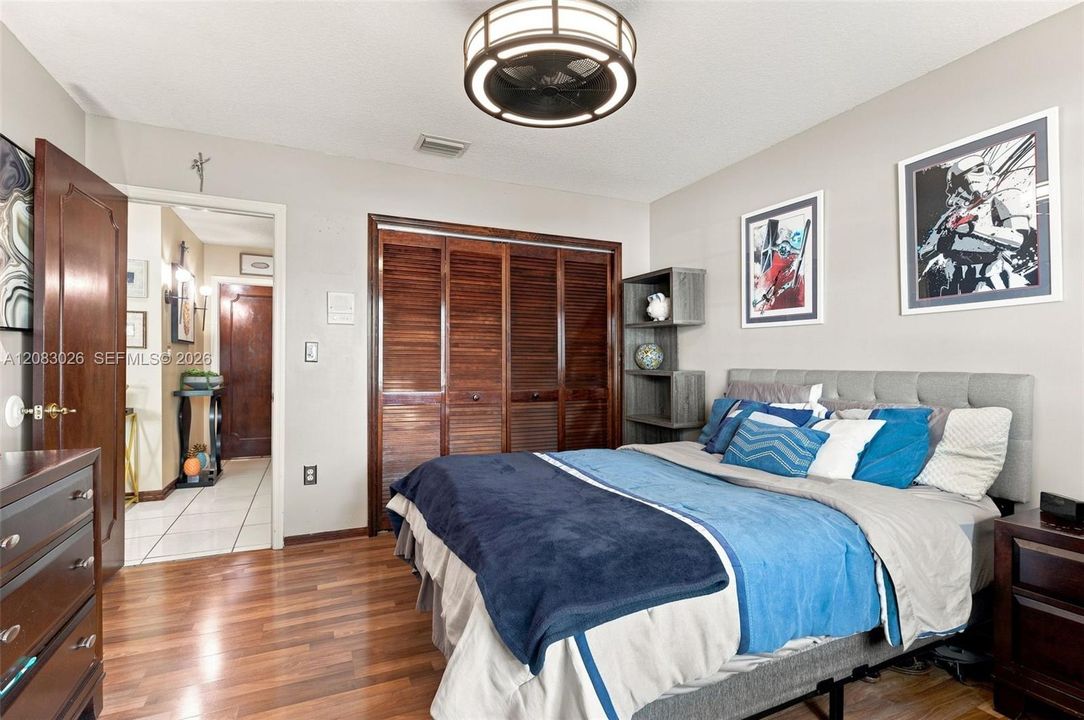 En Venta: $899,000 (4 camas, 3 baños, 2993 Pies cuadrados)