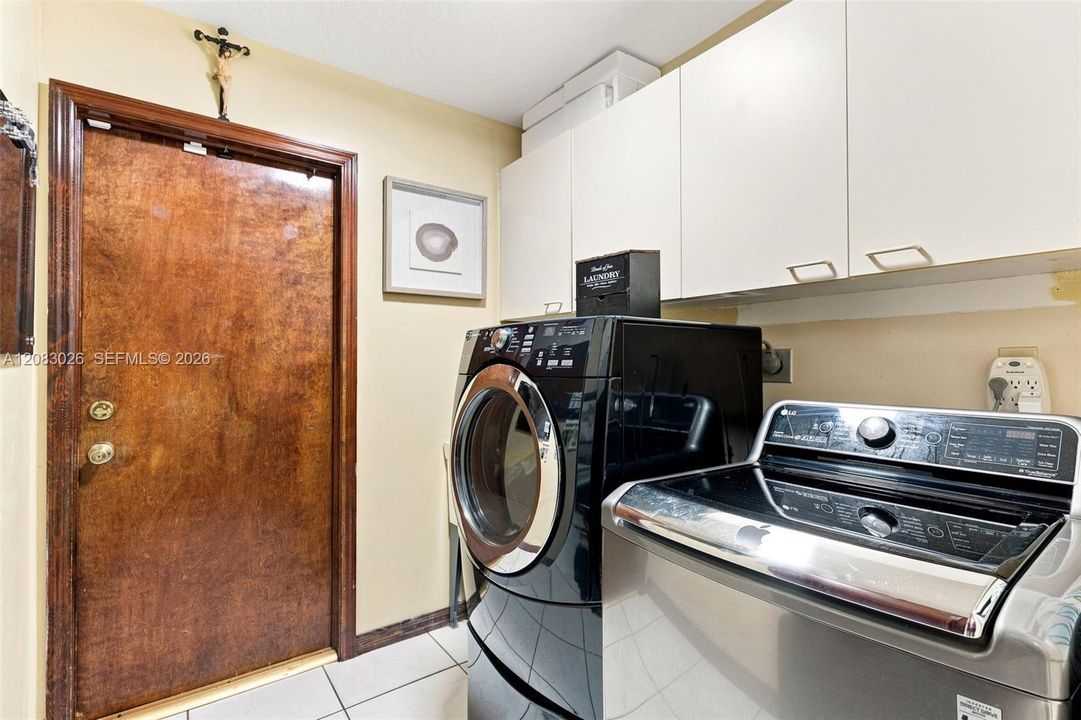 En Venta: $899,000 (4 camas, 3 baños, 2993 Pies cuadrados)