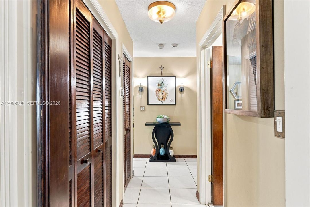 En Venta: $899,000 (4 camas, 3 baños, 2993 Pies cuadrados)