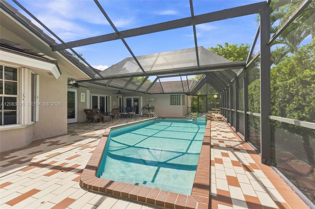 En Venta: $899,000 (4 camas, 3 baños, 2993 Pies cuadrados)