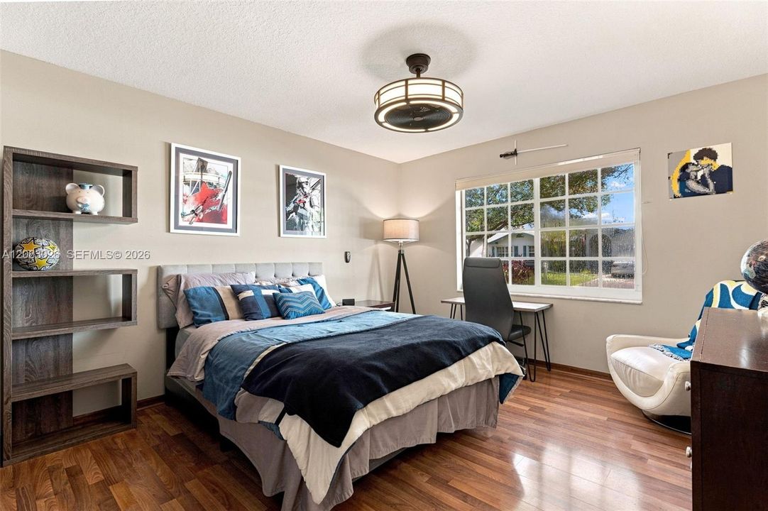 En Venta: $899,000 (4 camas, 3 baños, 2993 Pies cuadrados)