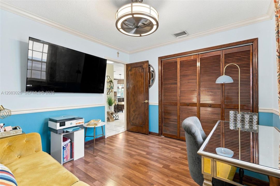 En Venta: $899,000 (4 camas, 3 baños, 2993 Pies cuadrados)