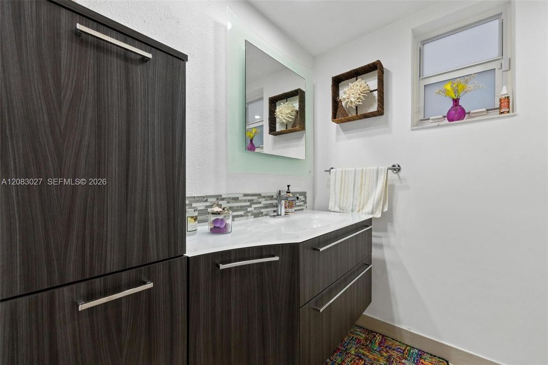 На продажу: $249,900 (1 спален, 1 ванн, 879 Квадратных фут)