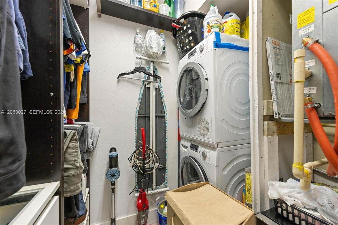На продажу: $249,900 (1 спален, 1 ванн, 879 Квадратных фут)