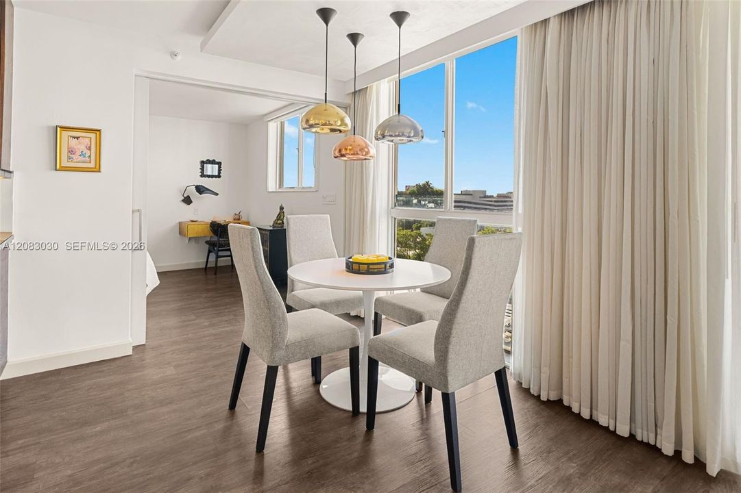 En Venta: $550,000 (1 camas, 2 baños, 820 Pies cuadrados)