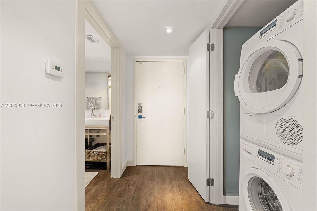 En Venta: $550,000 (1 camas, 2 baños, 820 Pies cuadrados)