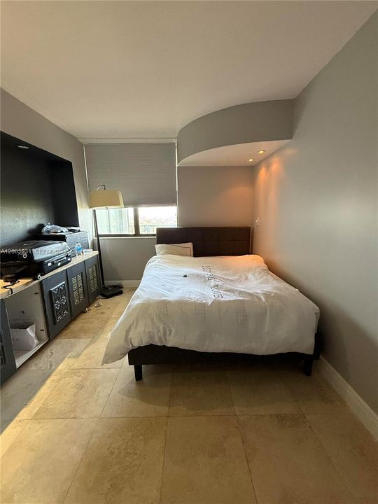 For Rent: $2,400 (2 beds, 2 baths, 1096 Square Feet)