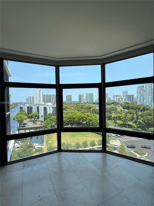 For Rent: $2,400 (2 beds, 2 baths, 1096 Square Feet)