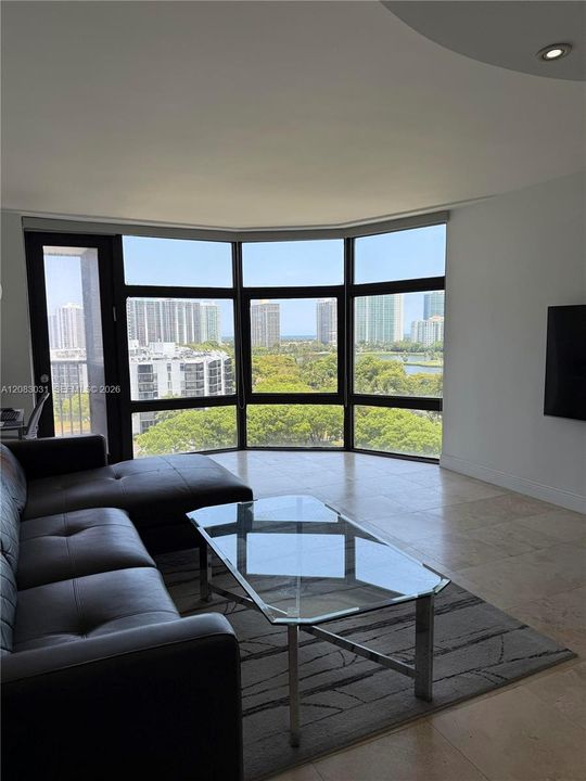 For Rent: $2,400 (2 beds, 2 baths, 1096 Square Feet)