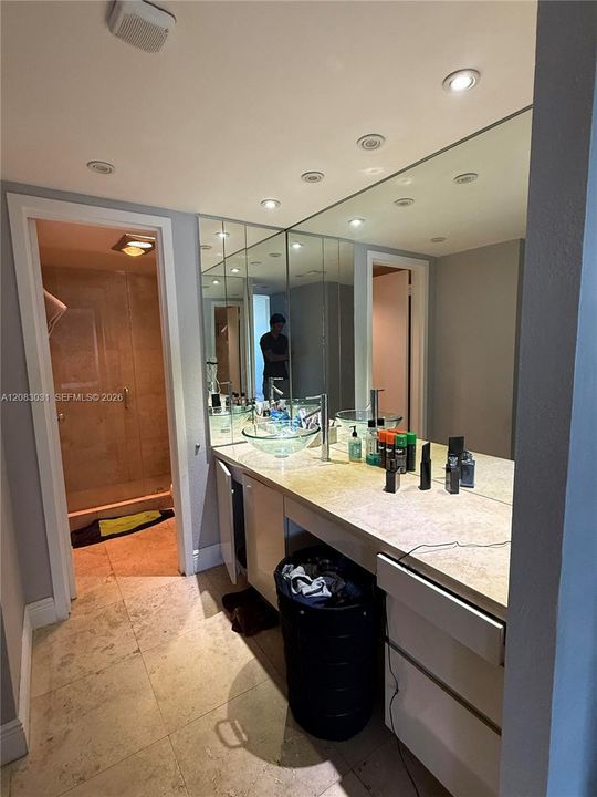 For Rent: $2,400 (2 beds, 2 baths, 1096 Square Feet)