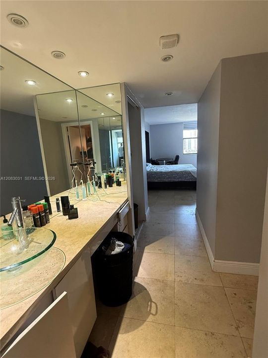For Rent: $2,400 (2 beds, 2 baths, 1096 Square Feet)