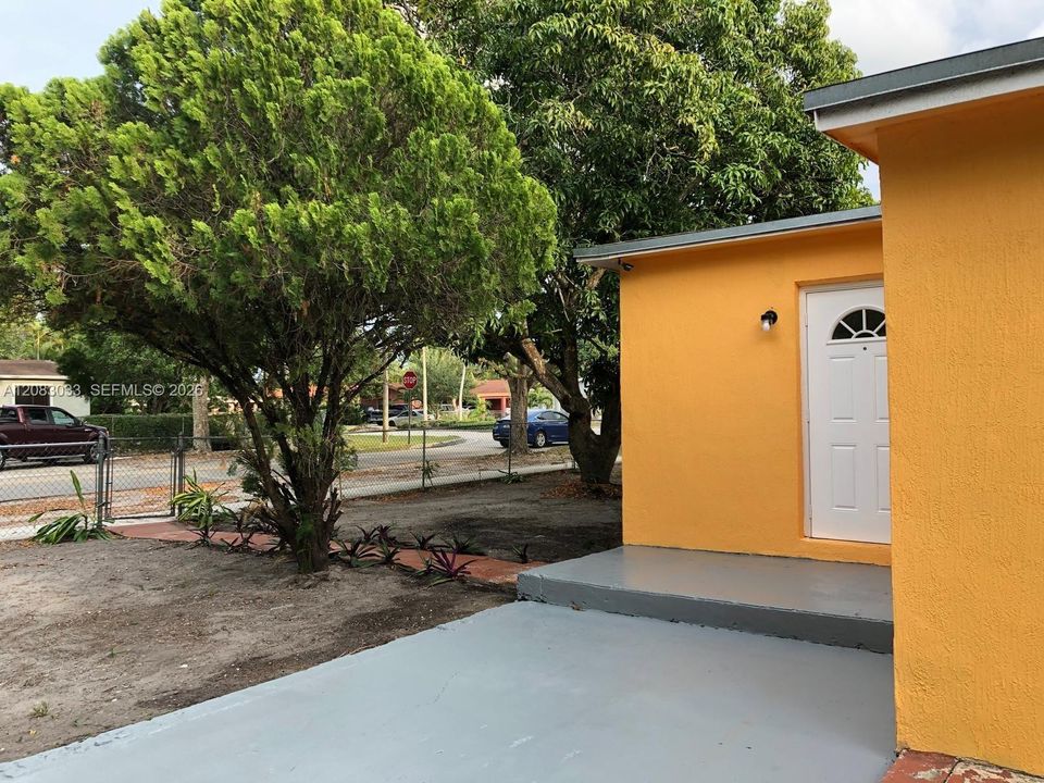 En Renta: $2,800 (3 camas, 1 baños, 1000 Pies cuadrados)