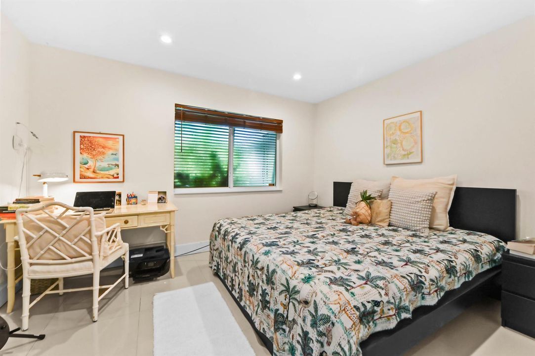 19 Bedroom 01