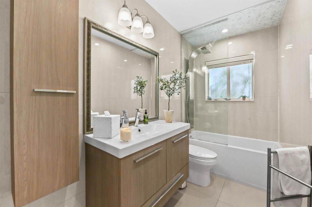 21 Bathroom 01