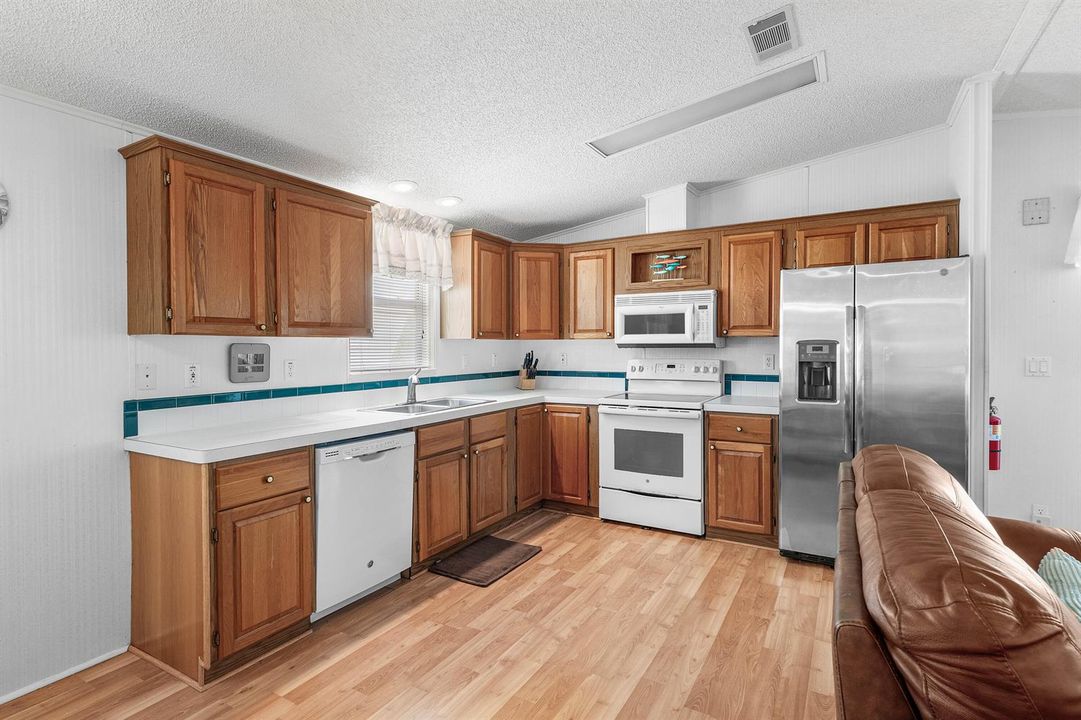 011-13HibiscusDrive-H-BrinyBreezes-FL-33