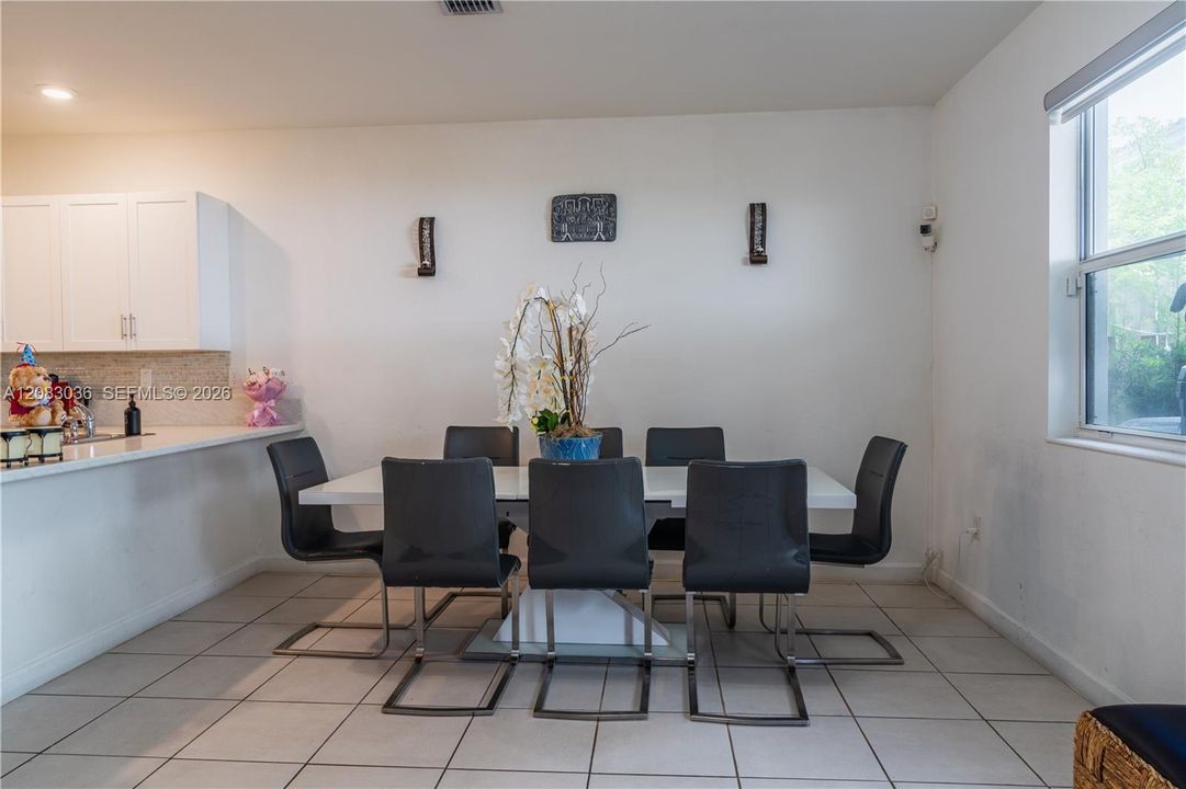 For Sale: $394,900 (4 beds, 2 baths, 1820 Square Feet)