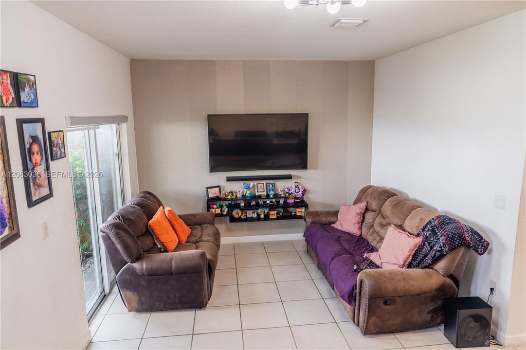 For Sale: $394,900 (4 beds, 2 baths, 1820 Square Feet)