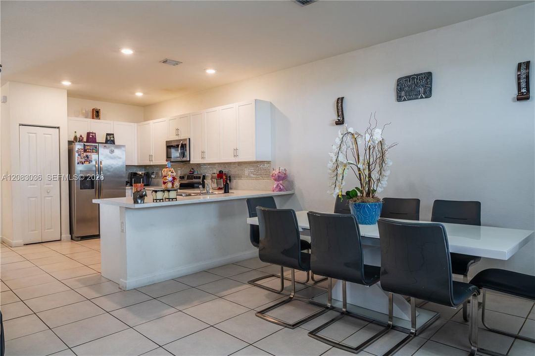 For Sale: $394,900 (4 beds, 2 baths, 1820 Square Feet)