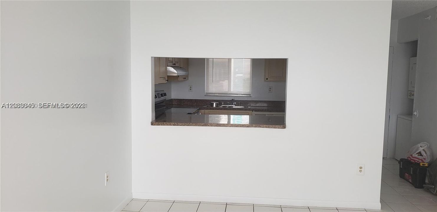 В аренду: $2,100 (2 спален, 2 ванн, 883 Квадратных фут)