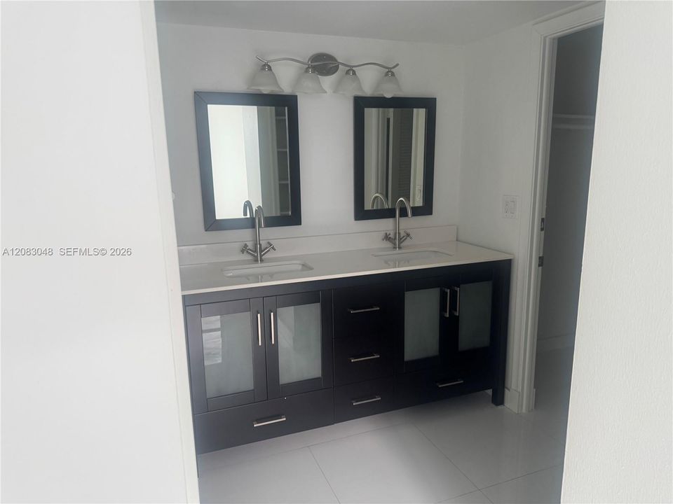 En Venta: $595,000 (2 camas, 2 baños, 1093 Pies cuadrados)