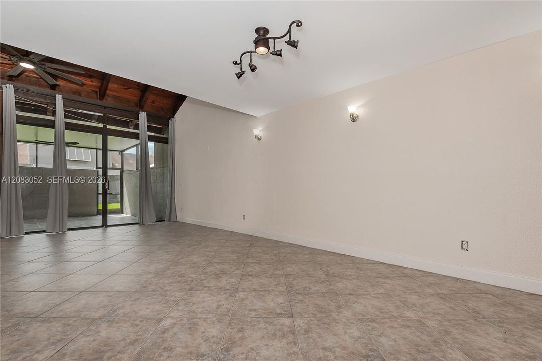 В аренду: $3,400 (3 спален, 3 ванн, 1686 Квадратных фут)