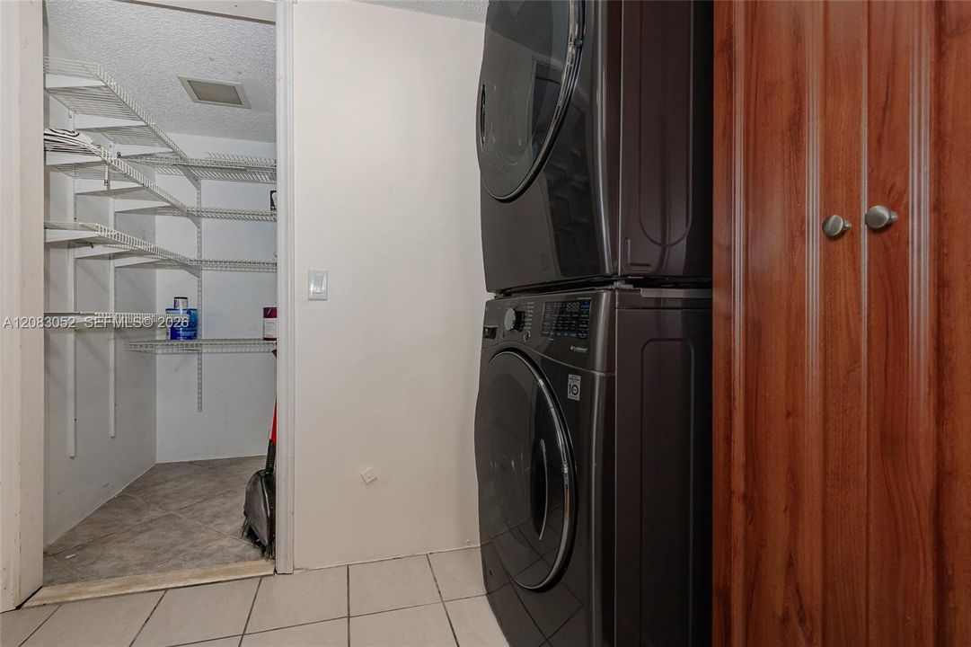 В аренду: $3,400 (3 спален, 3 ванн, 1686 Квадратных фут)