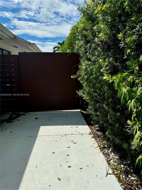 For Rent: $3,600 (3 beds, 2 baths, 1078 Square Feet)