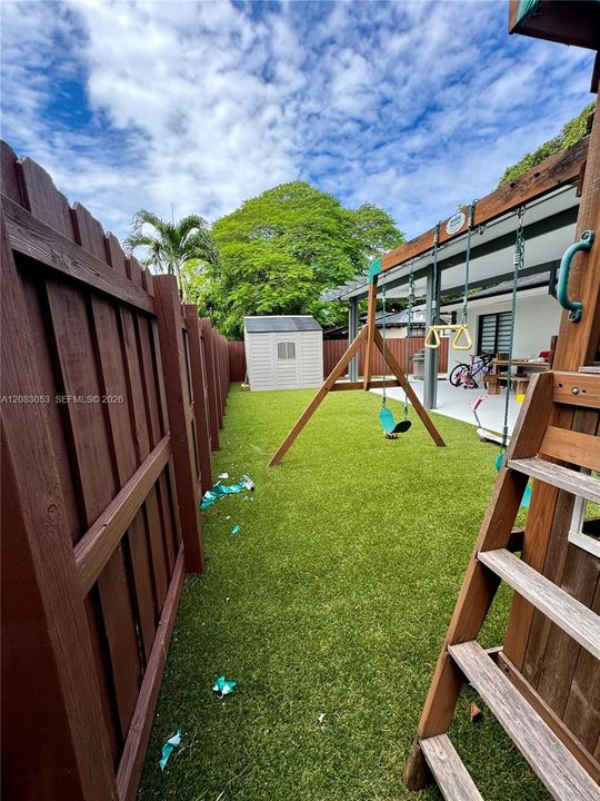 For Rent: $3,600 (3 beds, 2 baths, 1078 Square Feet)