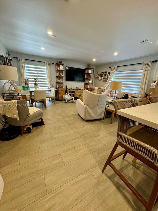 For Rent: $3,600 (3 beds, 2 baths, 1078 Square Feet)