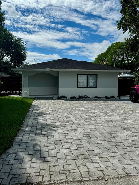 For Rent: $3,600 (3 beds, 2 baths, 1078 Square Feet)