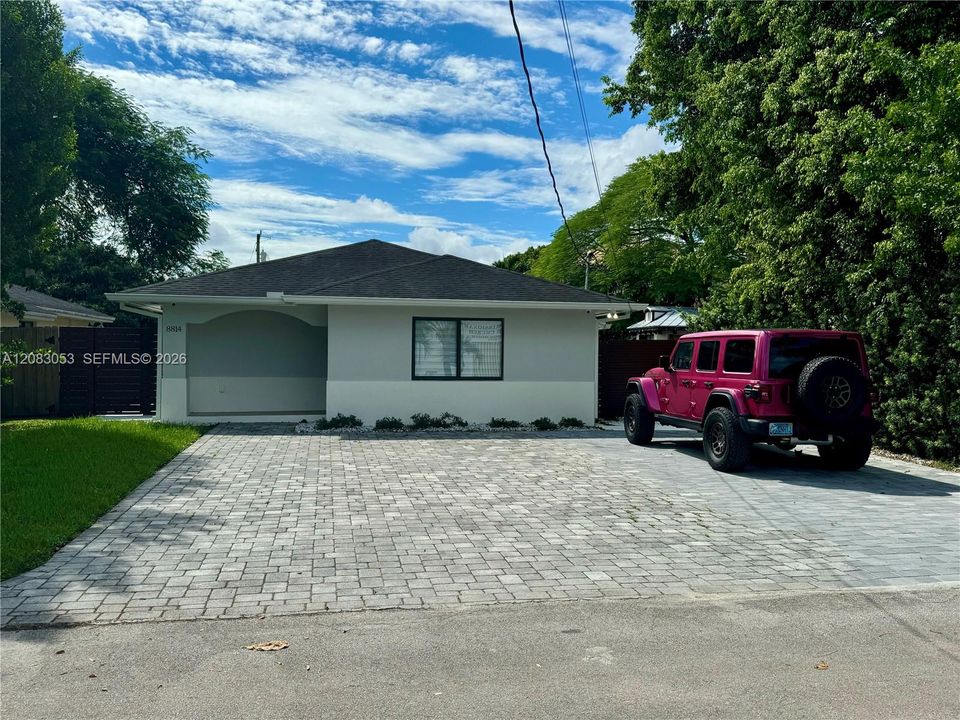 For Rent: $3,600 (3 beds, 2 baths, 1078 Square Feet)