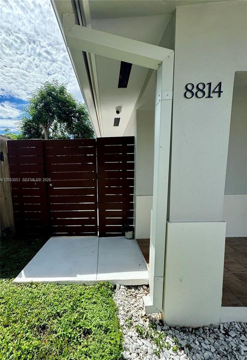 For Rent: $3,600 (3 beds, 2 baths, 1078 Square Feet)